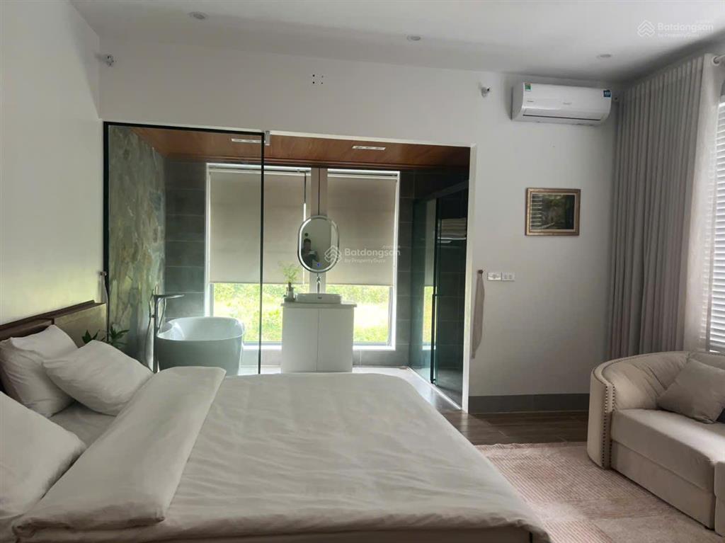 Cần bán gấp villa gần 600m², có bể bơi, sân vườn rộng tại cư yên  lương sơn