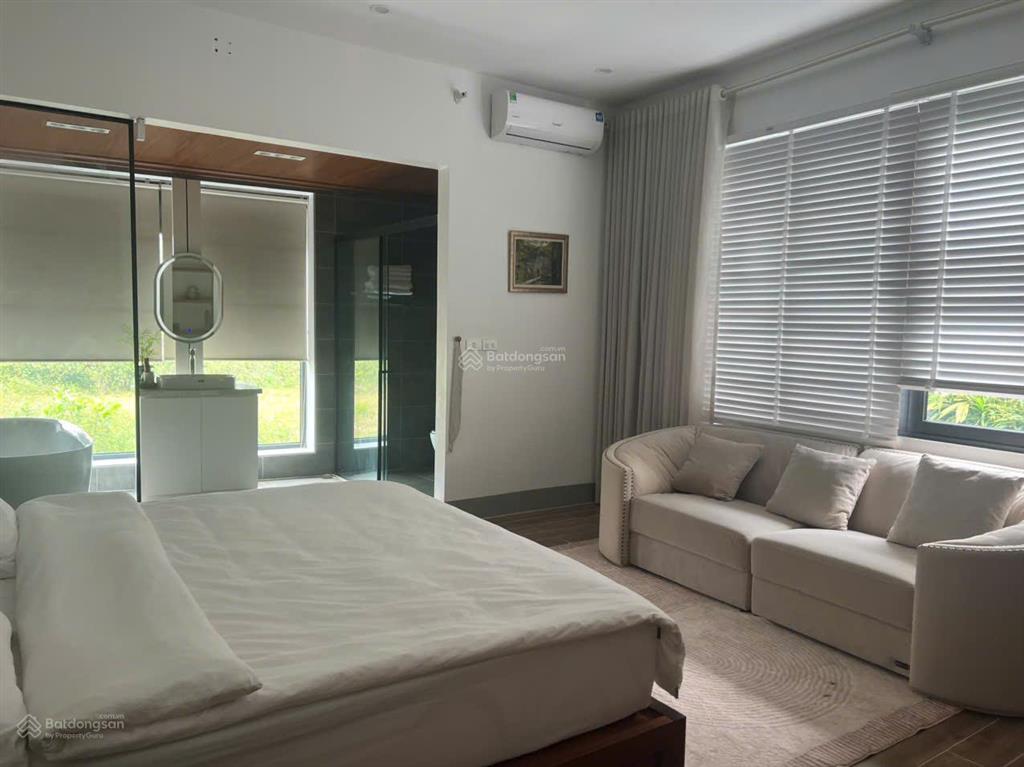 Cần bán gấp villa gần 600m², có bể bơi, sân vườn rộng tại cư yên  lương sơn