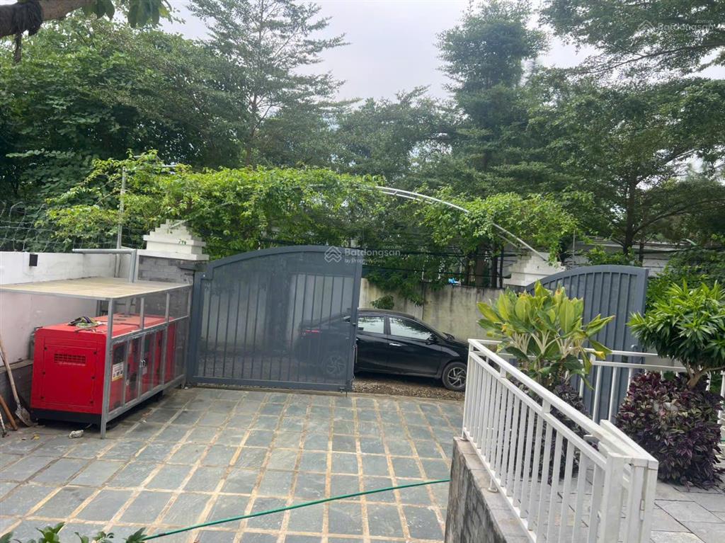 Cần bán gấp villa gần 600m², có bể bơi, sân vườn rộng tại cư yên  lương sơn
