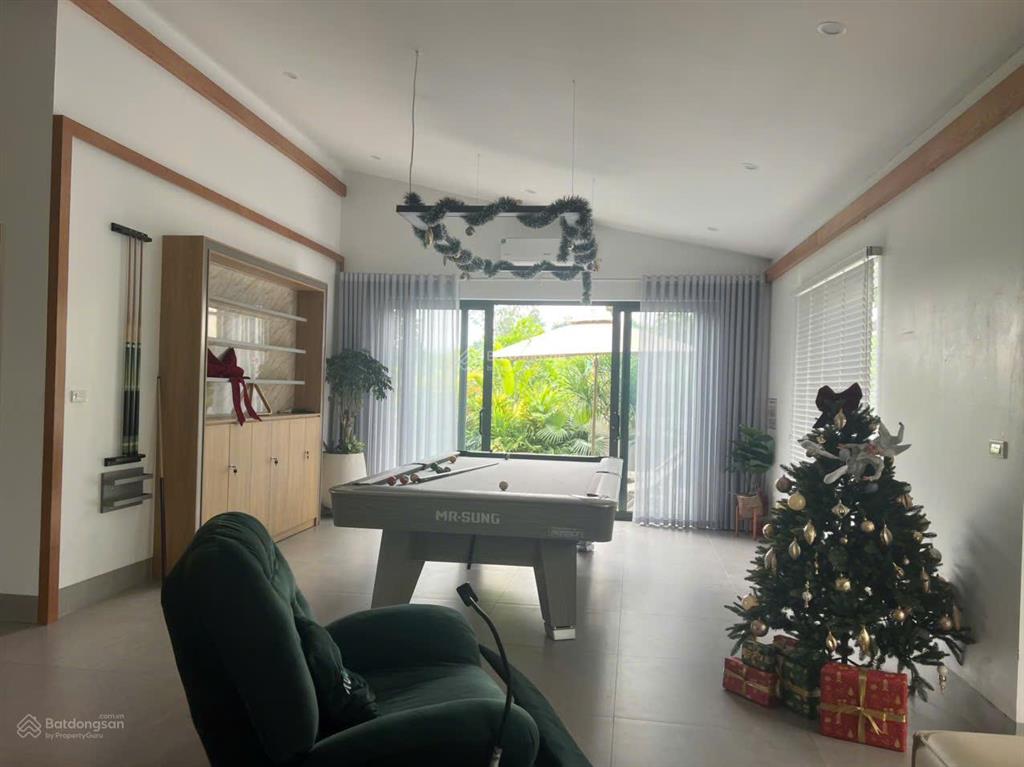 Cần bán gấp villa gần 600m², có bể bơi, sân vườn rộng tại cư yên  lương sơn