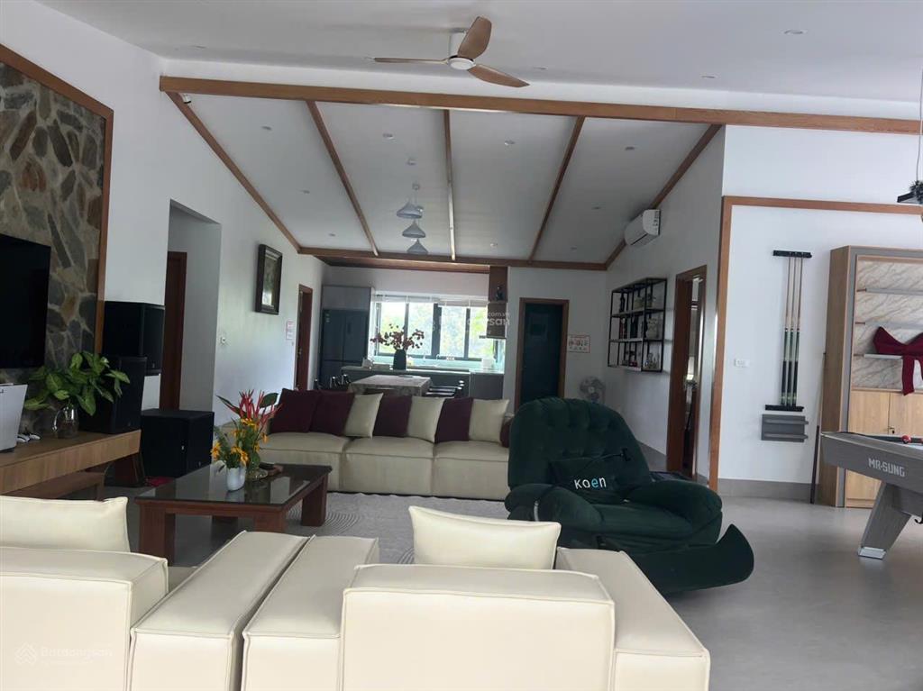 Cần bán gấp villa gần 600m², có bể bơi, sân vườn rộng tại cư yên  lương sơn