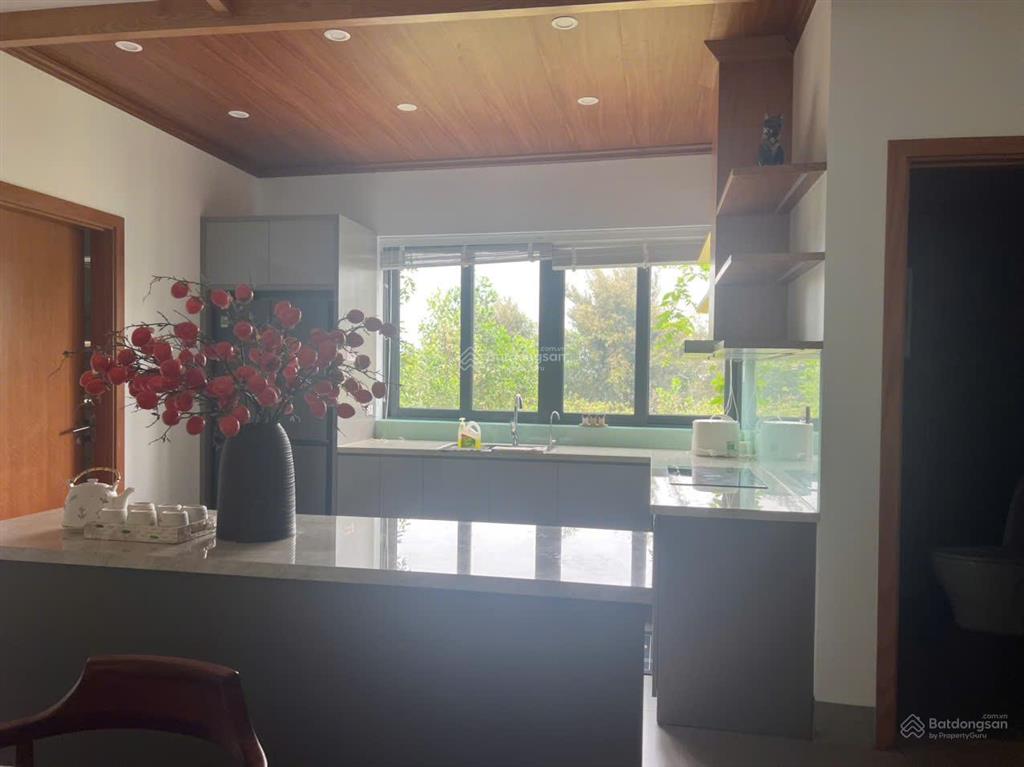 Cần bán gấp villa gần 600m², có bể bơi, sân vườn rộng tại cư yên  lương sơn