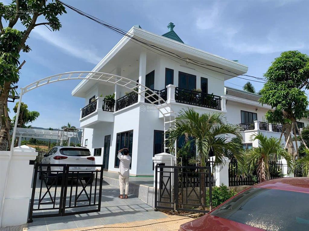 Bán villa 263m², đang kinh doanh dòng tiền 34 triệu/ngày. cách hà nội 50 phút