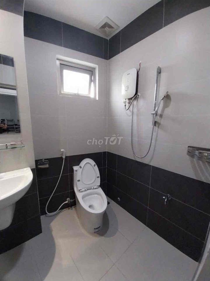 Cho nữ thuê phòng trọ cao cấp, có hồ bơi.
