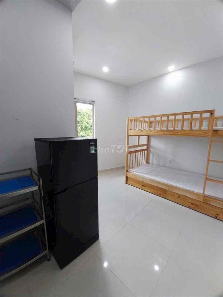 Cho nữ thuê phòng trọ cao cấp, có hồ bơi.