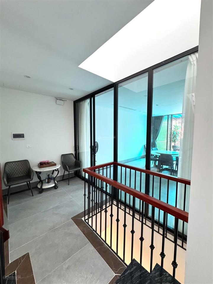 Kiệt tác 7 tầng thang máy  full nội thất cao cấp  có năng lượng mặt trời  phố hồng hà