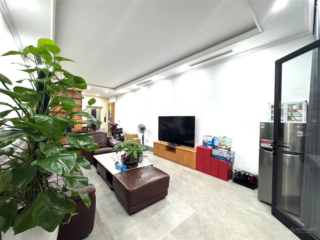 Kiệt tác 7 tầng thang máy  full nội thất cao cấp  có năng lượng mặt trời  phố hồng hà