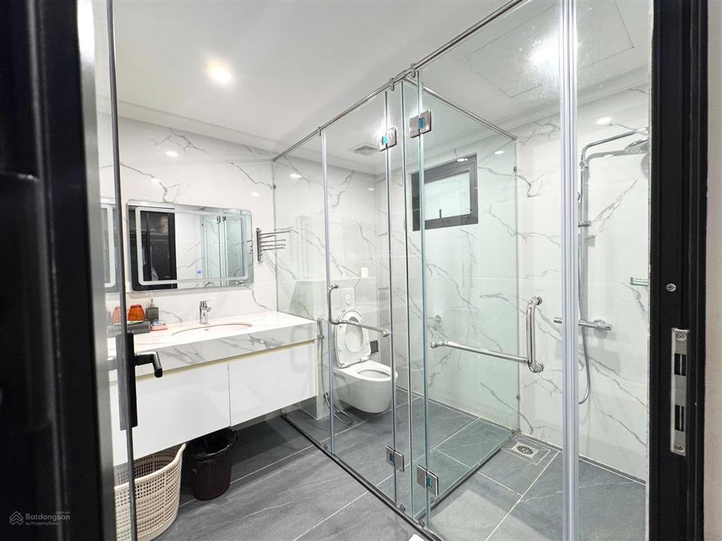 Kiệt tác 7 tầng thang máy  full nội thất cao cấp  có năng lượng mặt trời  phố hồng hà