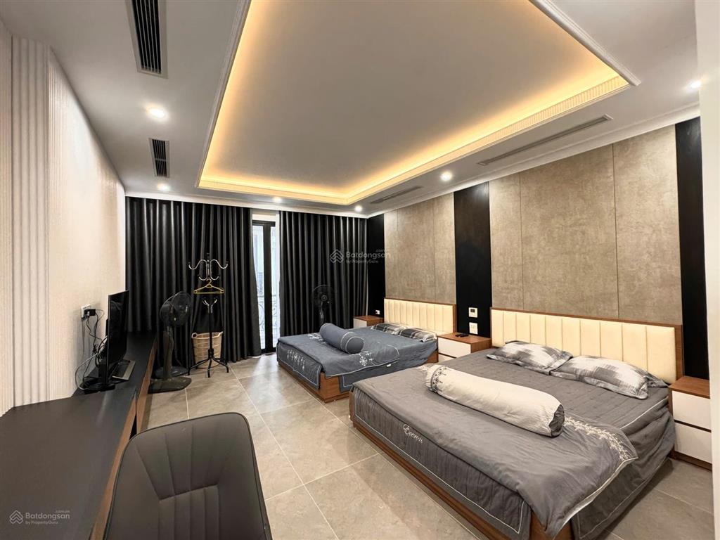 Kiệt tác 7 tầng thang máy  full nội thất cao cấp  có năng lượng mặt trời  phố hồng hà