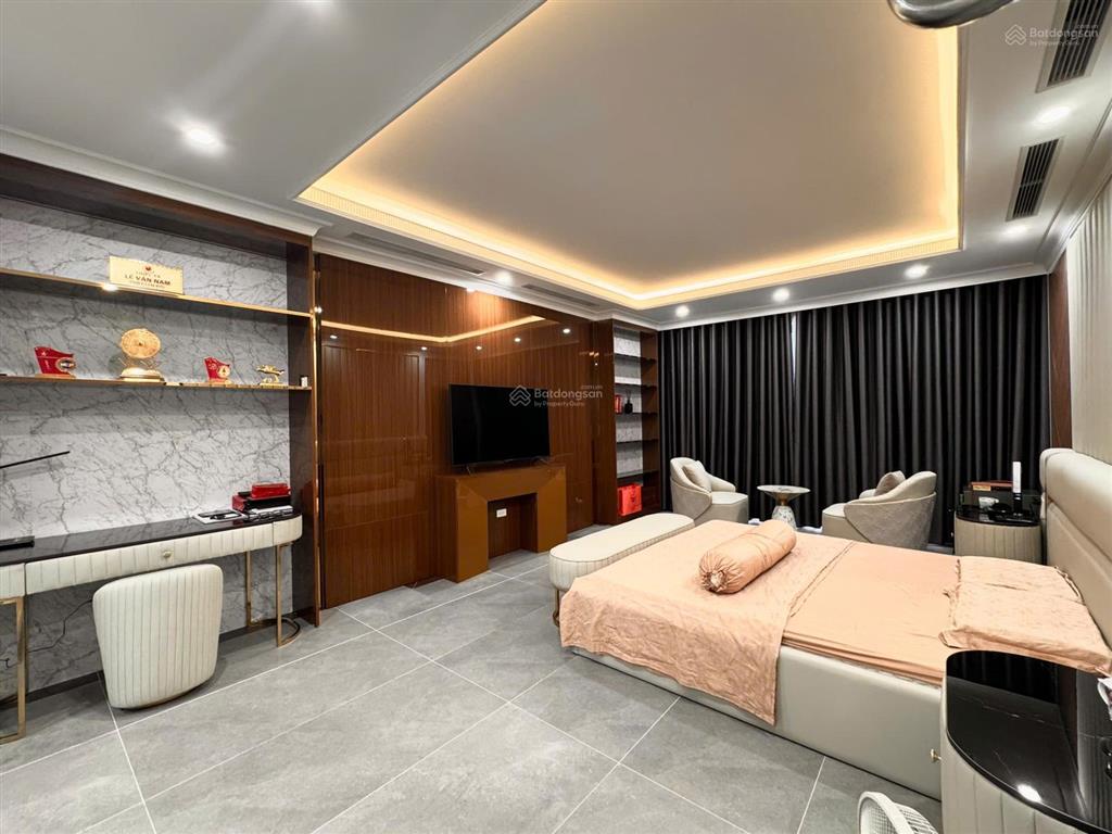 Kiệt tác 7 tầng thang máy  full nội thất cao cấp  có năng lượng mặt trời  phố hồng hà