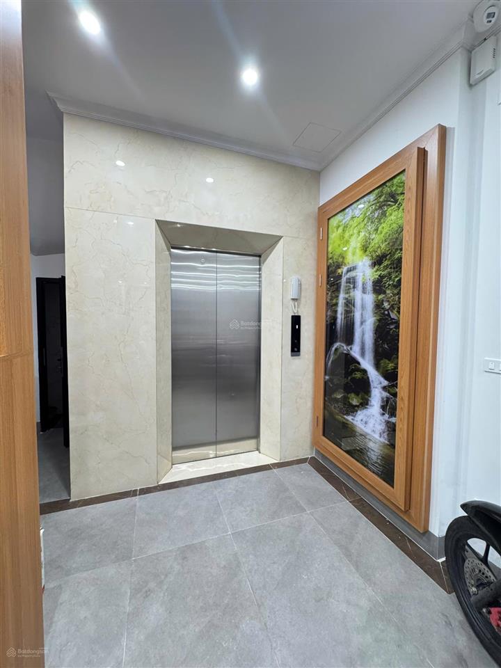 Kiệt tác 7 tầng thang máy  full nội thất cao cấp  có năng lượng mặt trời  phố hồng hà
