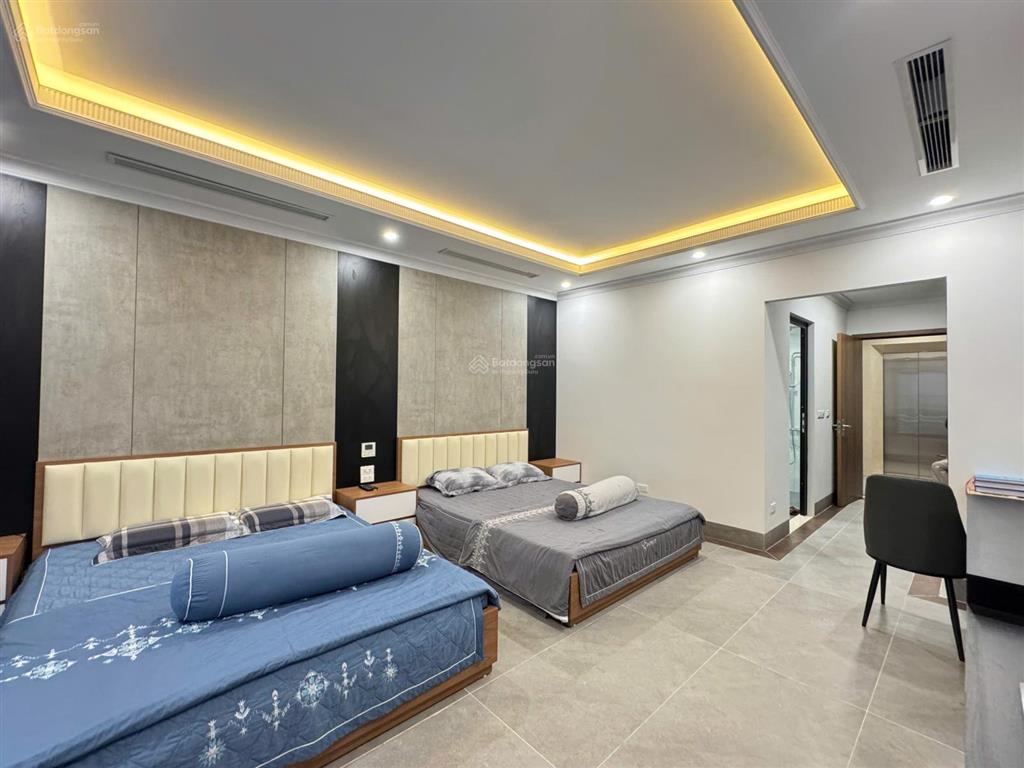 Kiệt tác 7 tầng thang máy  full nội thất cao cấp  có năng lượng mặt trời  phố hồng hà