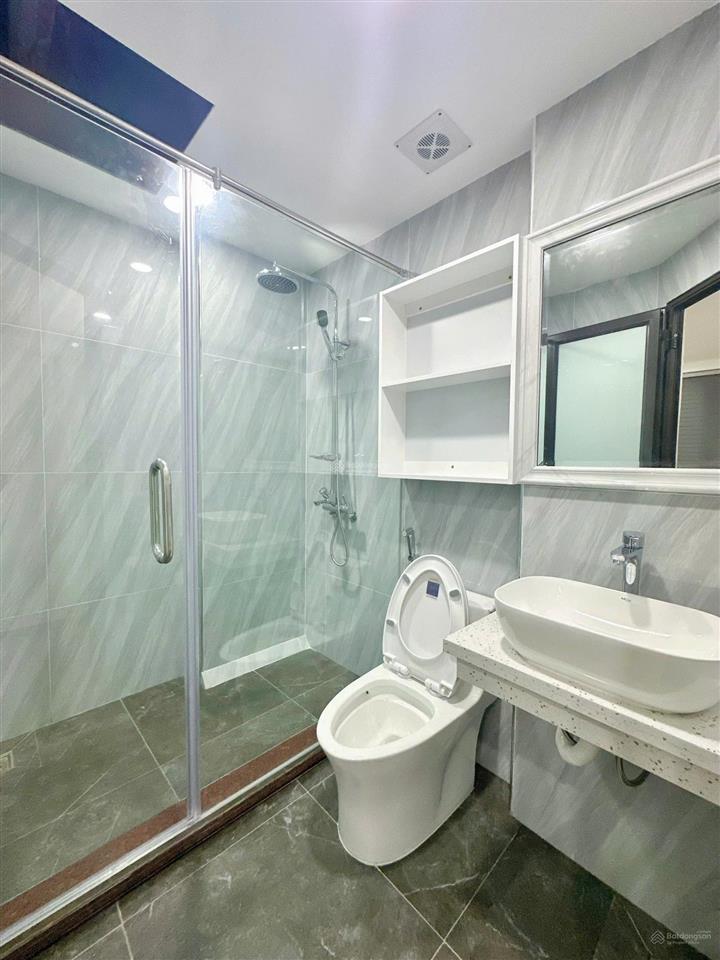 Cho thuê căn hộ cao cấp 2 phòng ngủ không gian sống sang trọng tại hoàng quốc việt