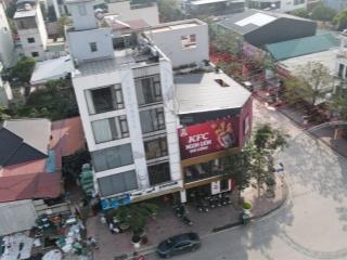 Chính chủ tôi cho thuê nhà 5 tầng trung tâm tp chí linh  nằm giữa kđt vincom sầm uất  đường 30m