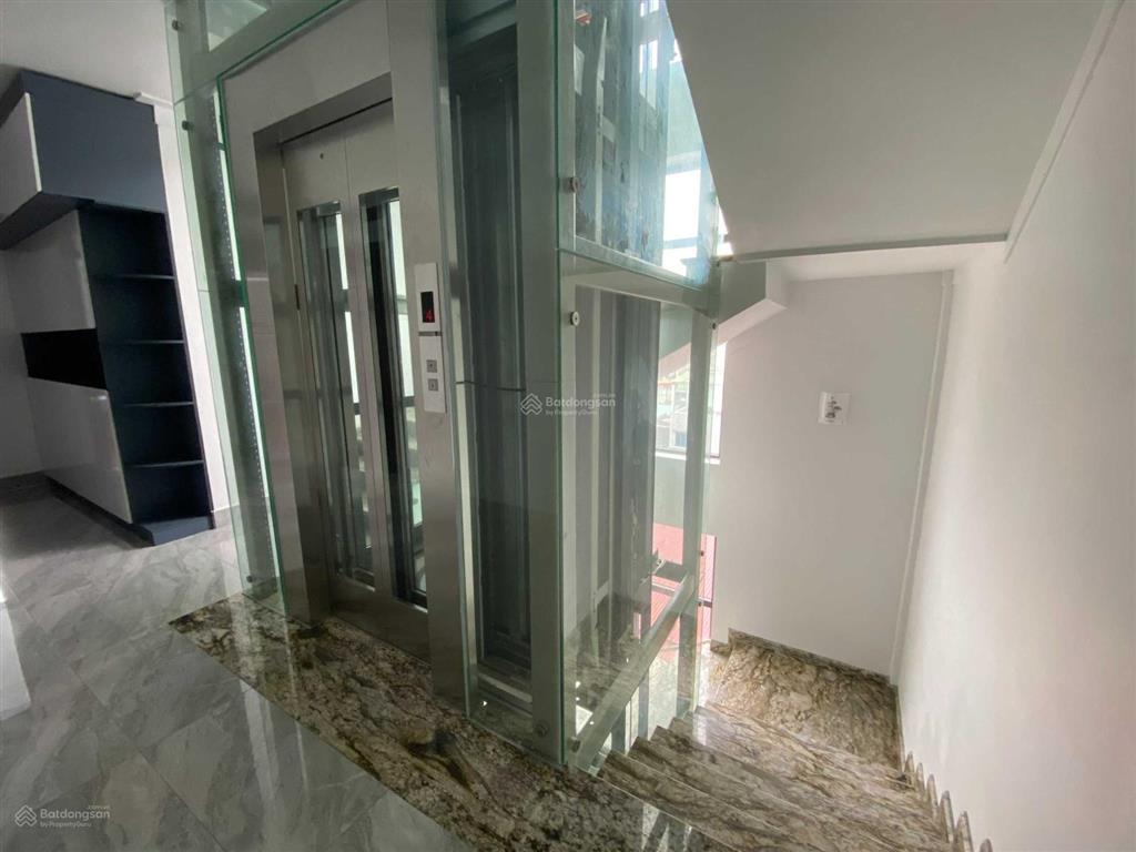 Chính chủ tôi cho thuê nhà 5 tầng trung tâm tp chí linh  nằm giữa kđt vincom sầm uất  đường 30m