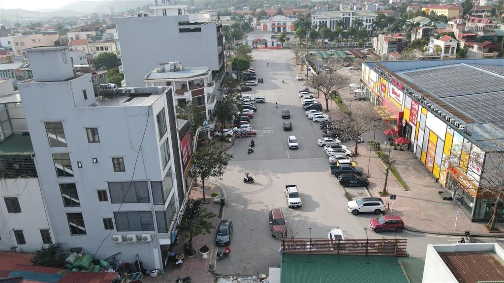 Chính chủ tôi cho thuê nhà 5 tầng trung tâm tp chí linh  nằm giữa kđt vincom sầm uất  đường 30m