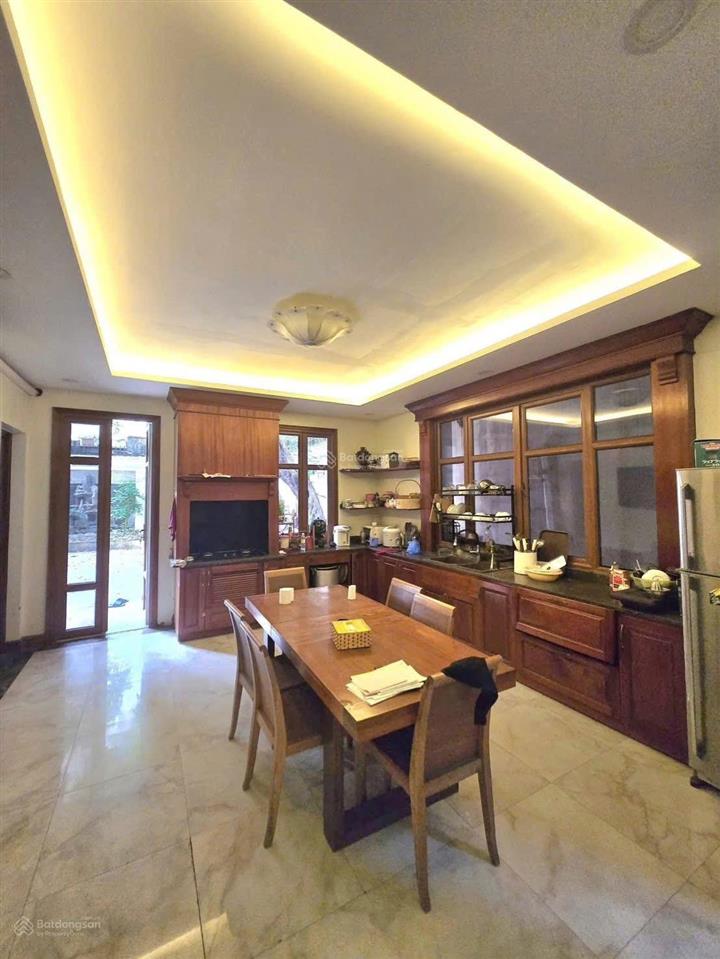 Bán biệt thự sân vườn phố kim mã ngõ rộng 7m ô tô tránh vào tận nhà kd cafe sân vườn, kd văn phòng