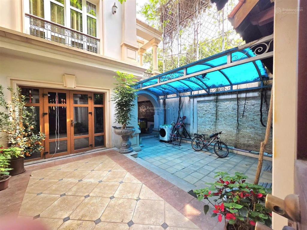 Bán biệt thự sân vườn phố kim mã ngõ rộng 7m ô tô tránh vào tận nhà kd cafe sân vườn, kd văn phòng