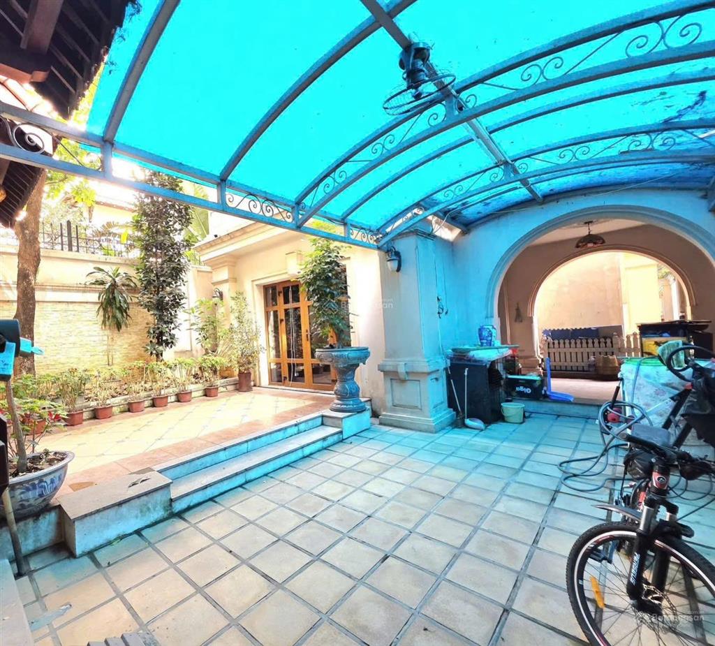 Bán biệt thự sân vườn phố kim mã ngõ rộng 7m ô tô tránh vào tận nhà kd cafe sân vườn, kd văn phòng