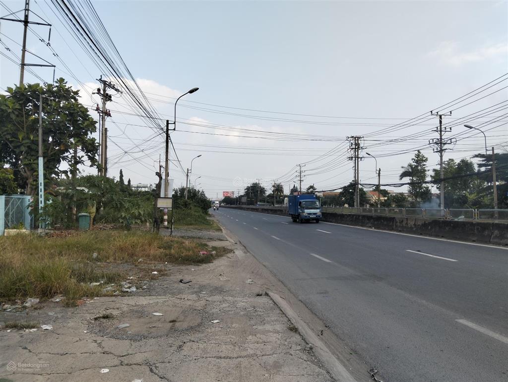 2400m2 có 1300m2 thổ cư mặt tiền ql1a bến lức