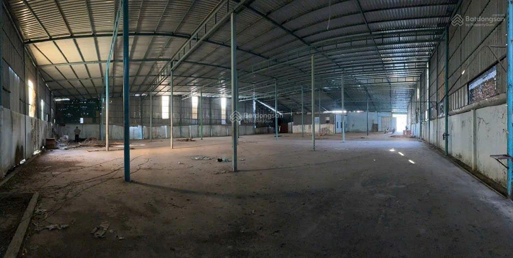 Nhà xưởng 1750m2 mặt tiền tỉnh lộ 826 ngay trung tâm rạch kiến