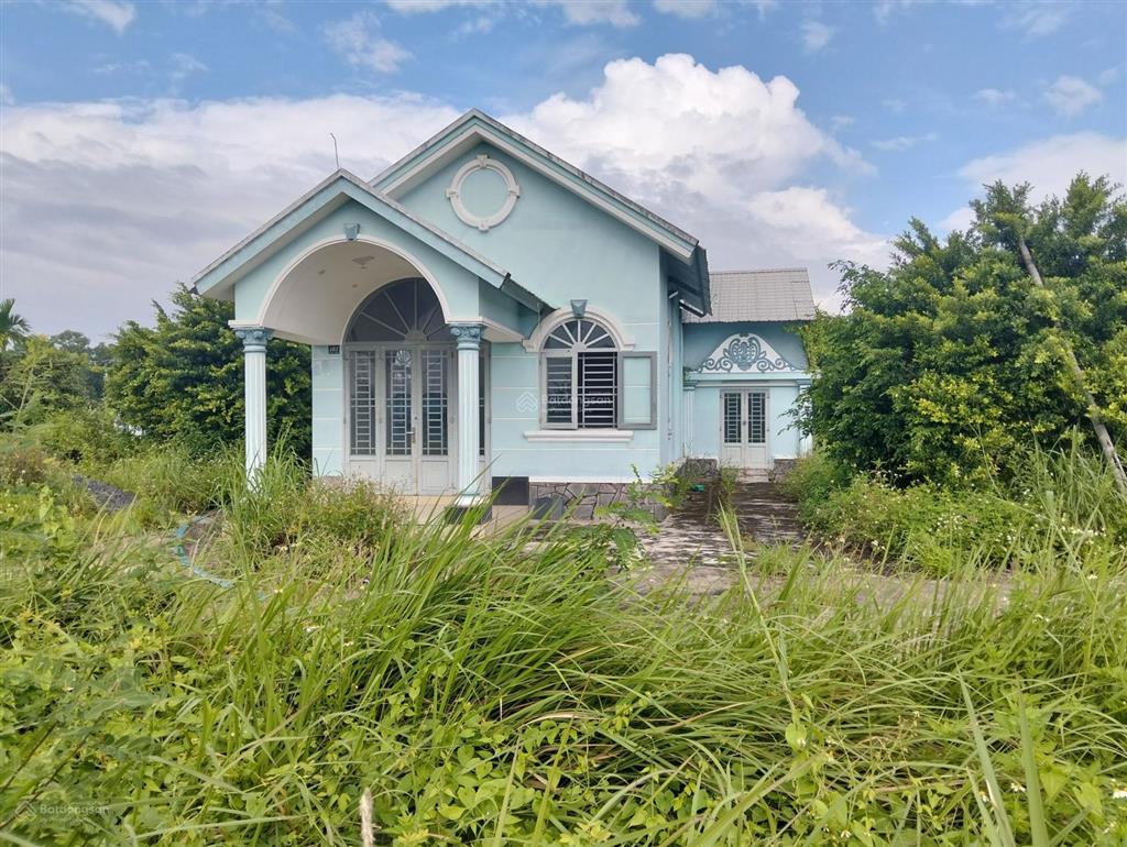 Bán 1629m2 có 704m2 thổ cư có nhà nóc thái hoàn công đầy đủ long khê cần đước, đường ôtô