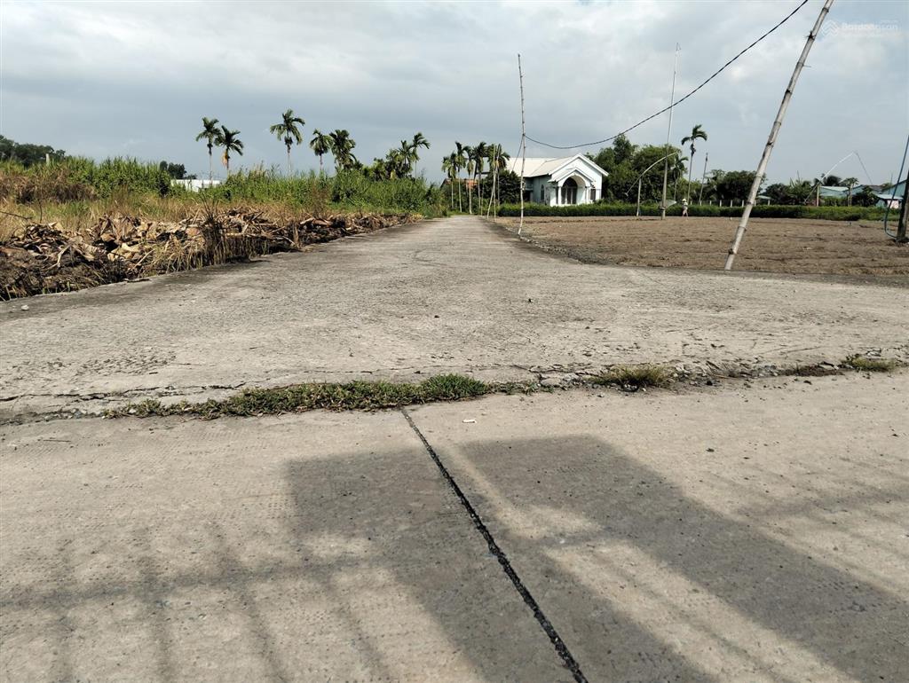 Bán 1629m2 có 704m2 thổ cư có nhà nóc thái hoàn công đầy đủ long khê cần đước, đường ôtô