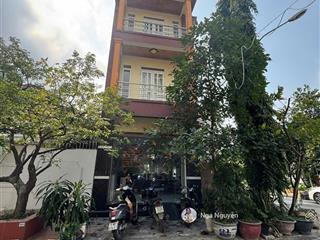 Chính chủ bán nhà phố  3 tầng lô góc 80m2  3 phòng ngủ, 3wc