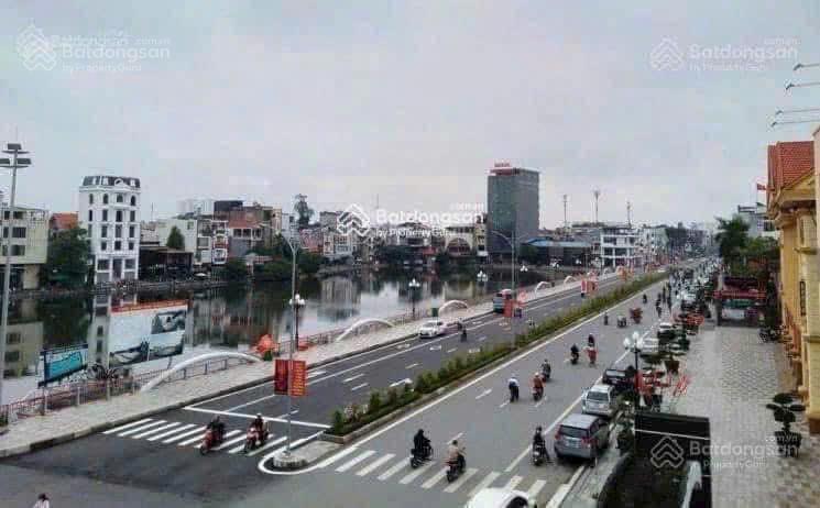 Hàng hiếm mặt đường hồ sen  đón sóng hạ tầng