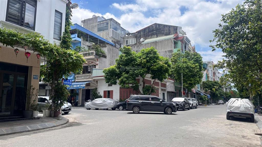 Chính chủ gửi bán lô đất gấp tại lô 22 lê hồng phong 
lô góc  diện tích 76m2  mặt tiền 9m.