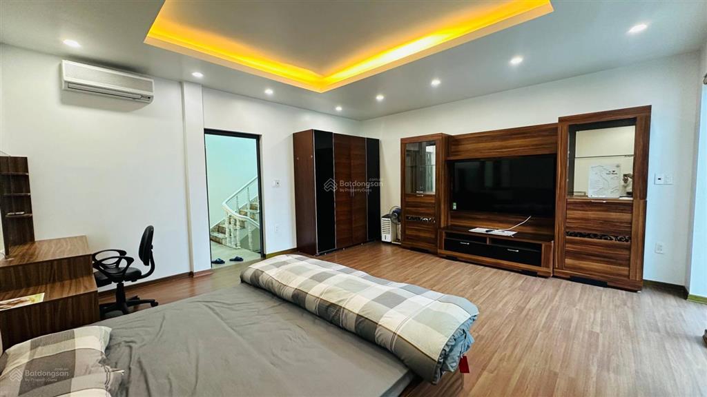 Hàng hiếm mặt đường hàng kênh  mặt tiền 5,75m