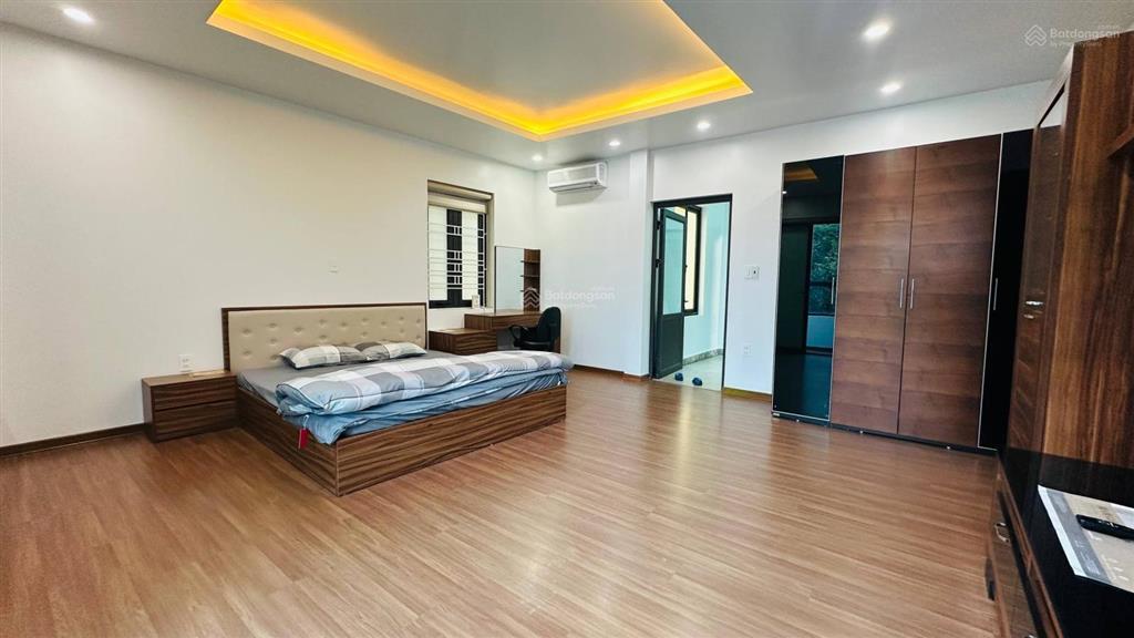 Hàng hiếm mặt đường hàng kênh  mặt tiền 5,75m