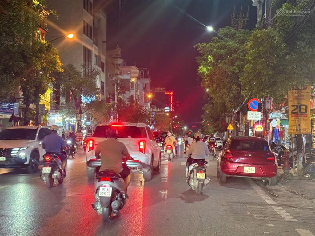 Mặt đường tô hiệu  siêu phẩm dòng tiền