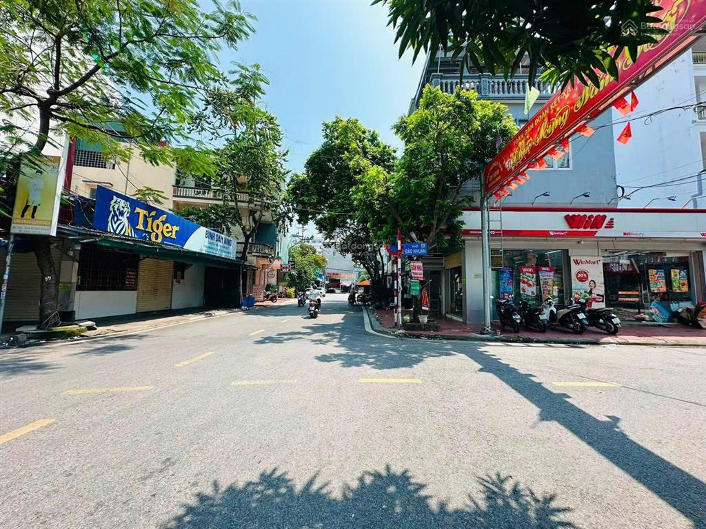 Hàng hiếm mặt đường đào nhuận.  ms 0983 336 ***