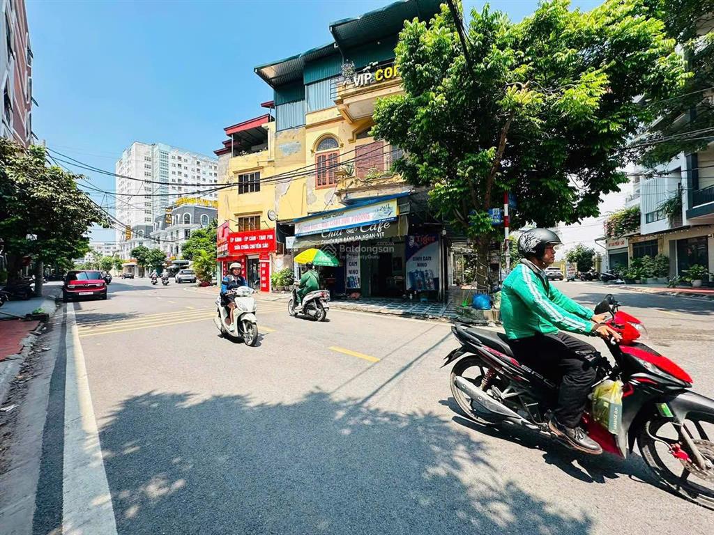 Hàng hiếm mặt đường đào nhuận.  ms 0983 336 ***