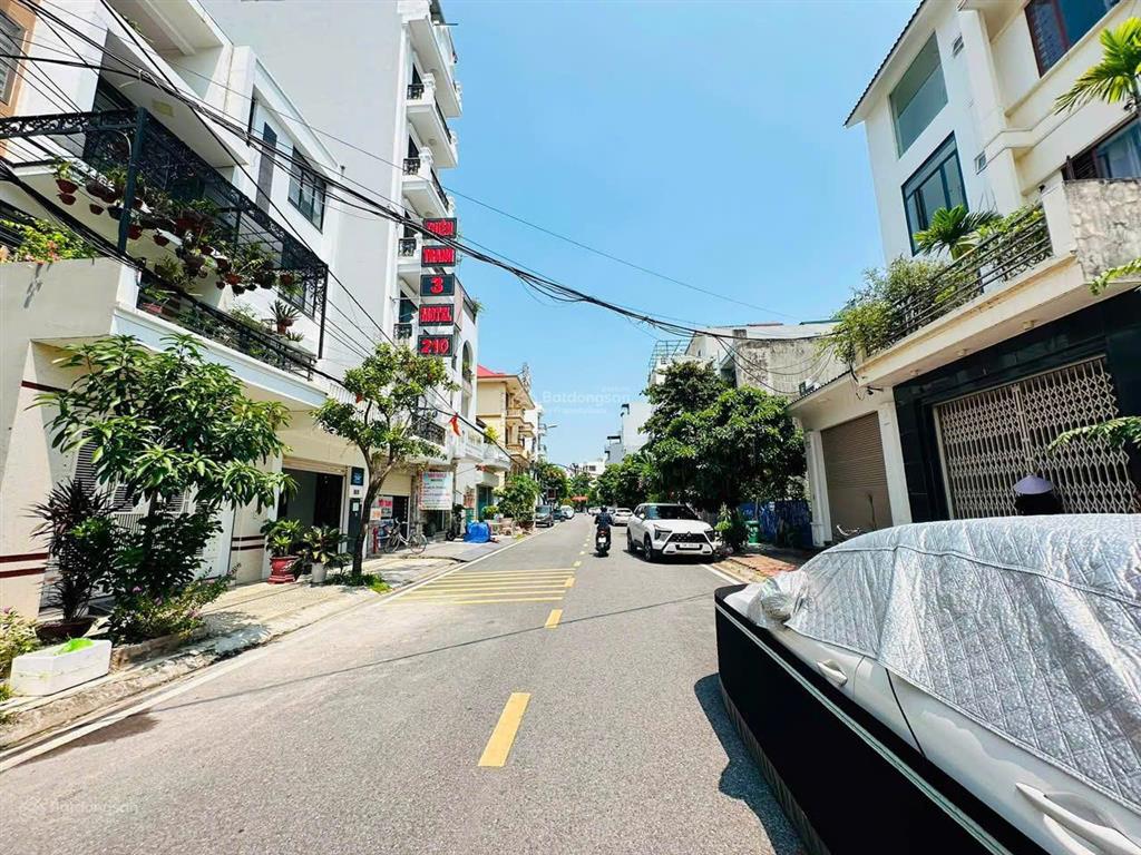 Hàng hiếm mặt đường đào nhuận.  ms 0983 336 ***
