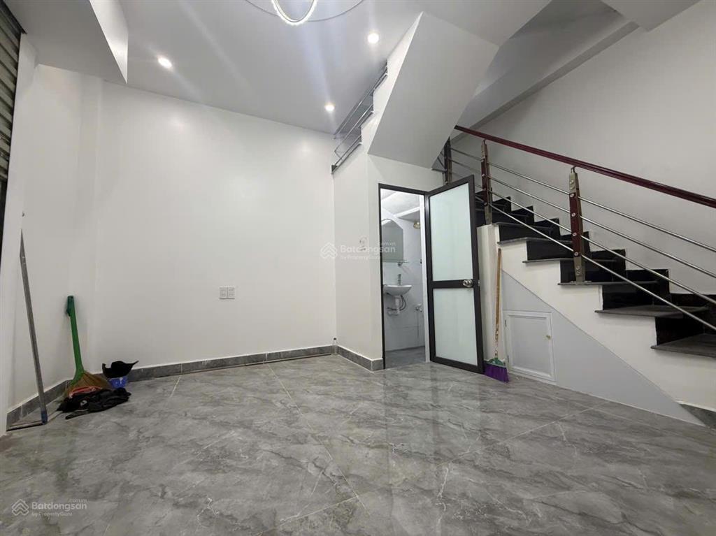 Nhỏ nhỏ xinh xinh tiện ích  1tỷ599 có nhà giữa trung tâm t. phố
