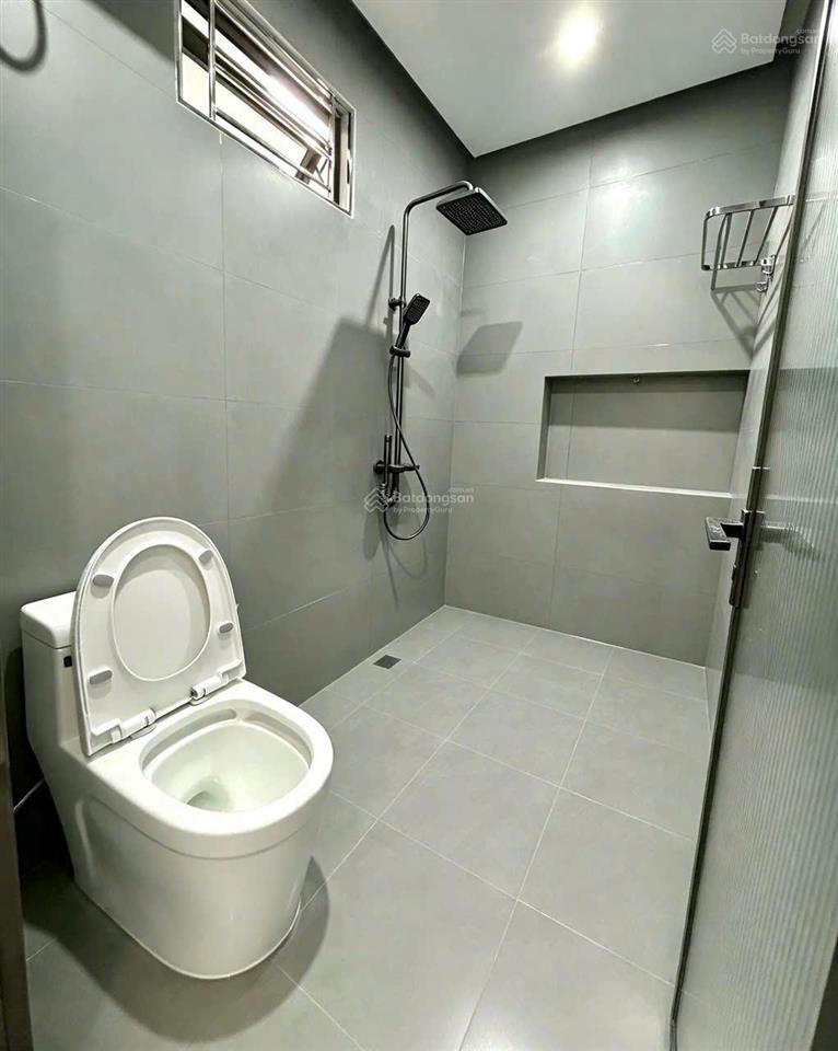 Nhà xây mới 4 tầng thang máy  3 bước ra mặt chợ hàng ngập tràn tiện ích