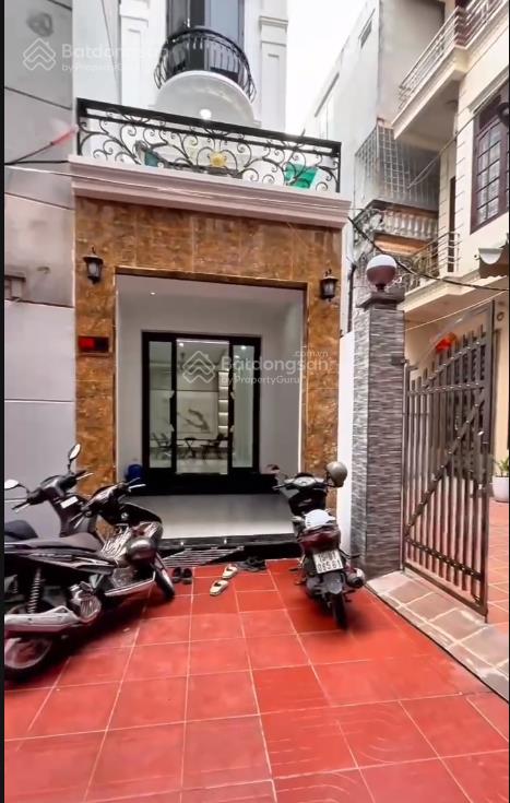 Nhà đẹp sát chợ hàng chỉ 6,5 tỷ