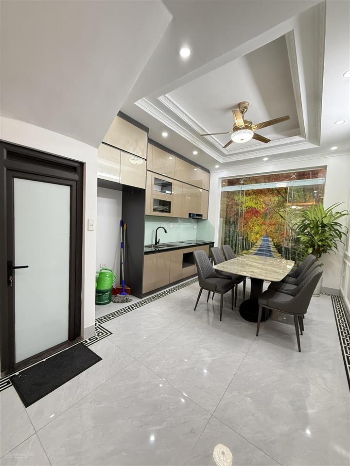6 phòng ngủ thoáng sáng nhà bồ đề 55m2  giá 13.7tỷ