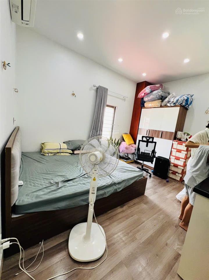 Em cần bán căn nhà mặt phố kinh doanh sài đồng 40m2 giá 17.5 tỷ