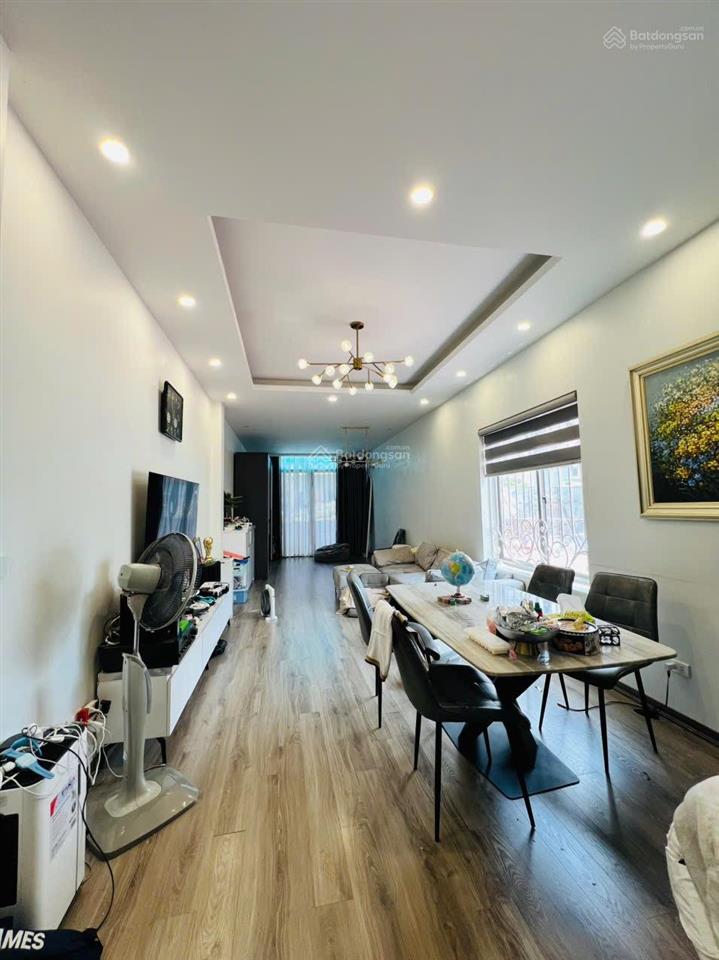 Em cần bán căn nhà mặt phố kinh doanh sài đồng 40m2 giá 17.5 tỷ