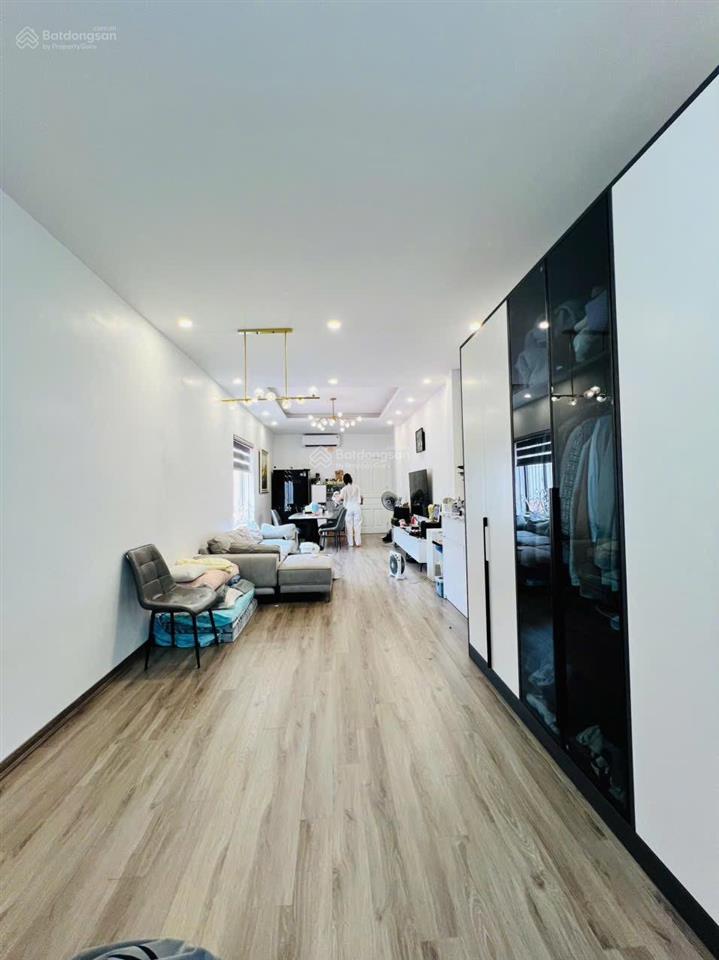 Em cần bán căn nhà mặt phố kinh doanh sài đồng 40m2 giá 17.5 tỷ