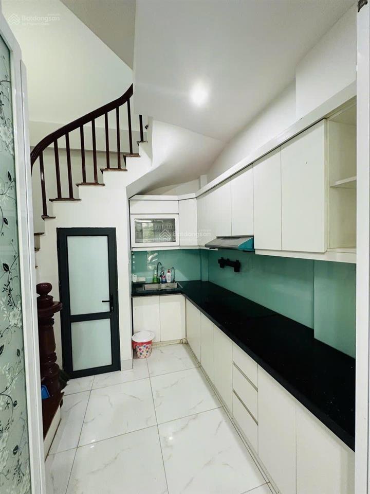 Bán nhà 36m2 x 5 tầng nguyễn văn cừ long biên