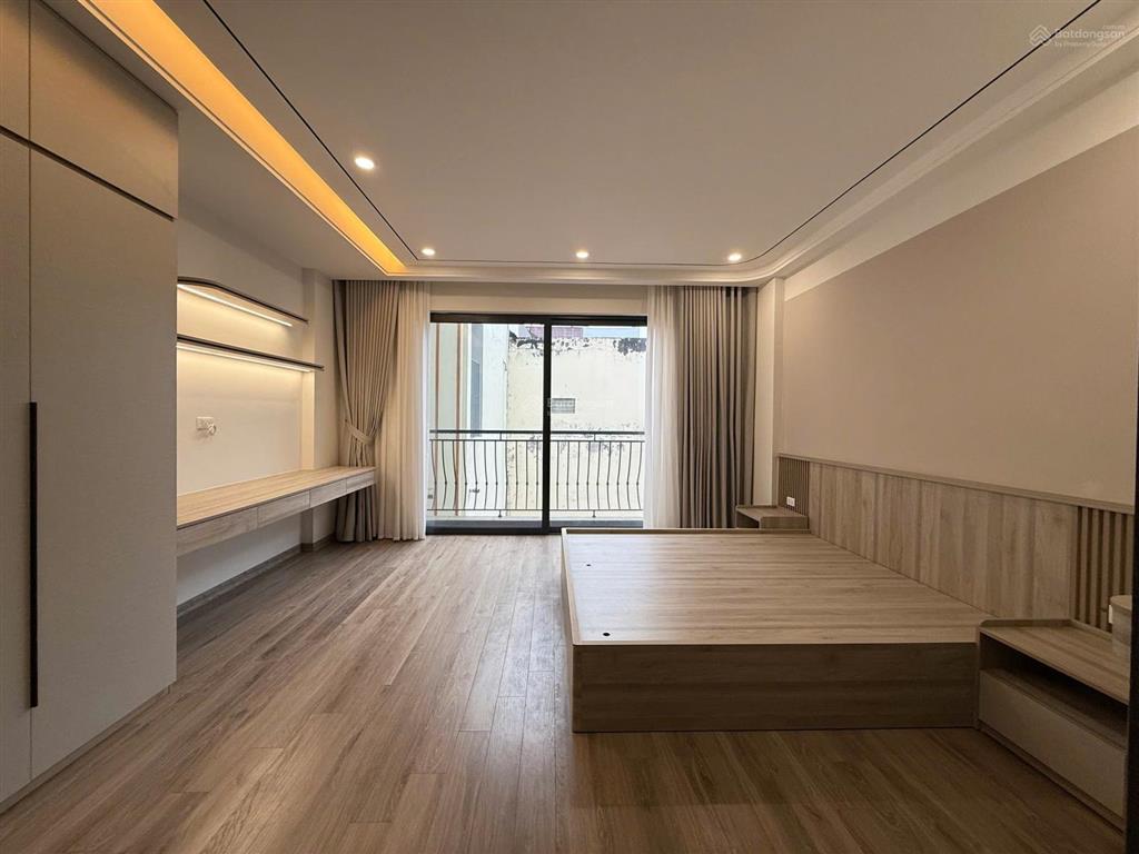Bán nhà phố trạm  6 tầng  thang máy  ô tô nhỏ  long biên