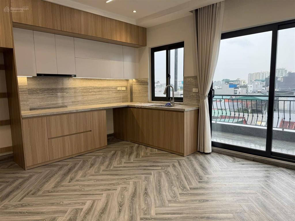 Bán nhà phố trạm  6 tầng  thang máy  ô tô nhỏ  long biên