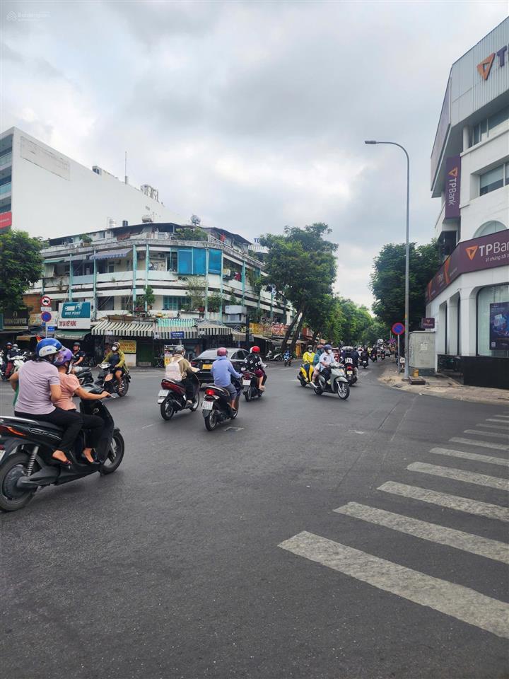 Bán nhà mặt tiền phạm văn hai  gốc ngã tư lê văn sỹ p2 tân bình dt (4,4x11,5m) giá 10,9 tỷ tl