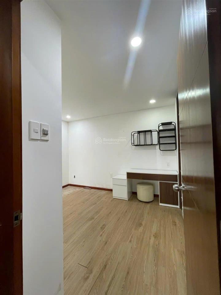Bán gấp ch 3 phòng ngủ góc hoàng anh gia lai view trực diện hồ thạch gián 117m2 . sổ hồng lâu dài