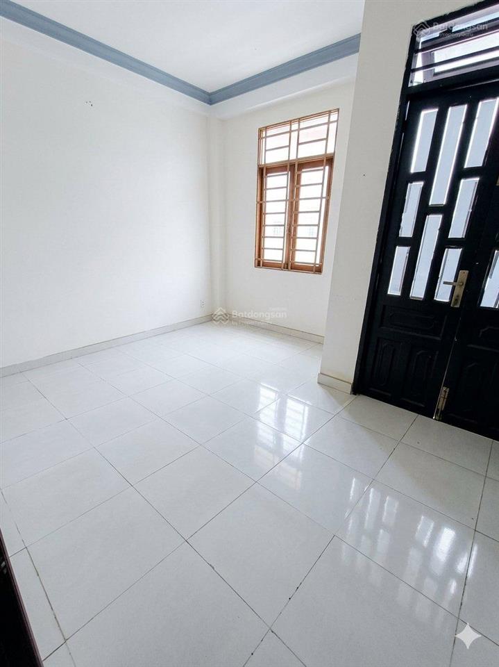 Nhà 3 tầng 200m2 đường xe hơi giá rẻ