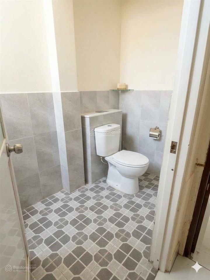 Nhà 3 tầng 200m2 đường xe hơi giá rẻ